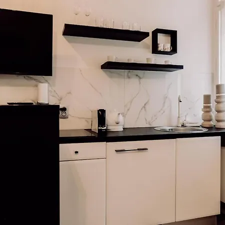 Wenceslas Square / Main Station - New Studio***** *