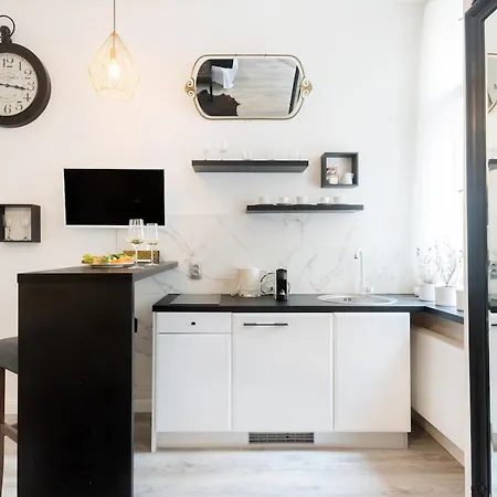 Wenceslas Square / Main Station - New Studio***** Prague