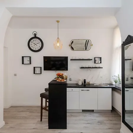 Wenceslas Square / Main Station - New Studio***** Prague
